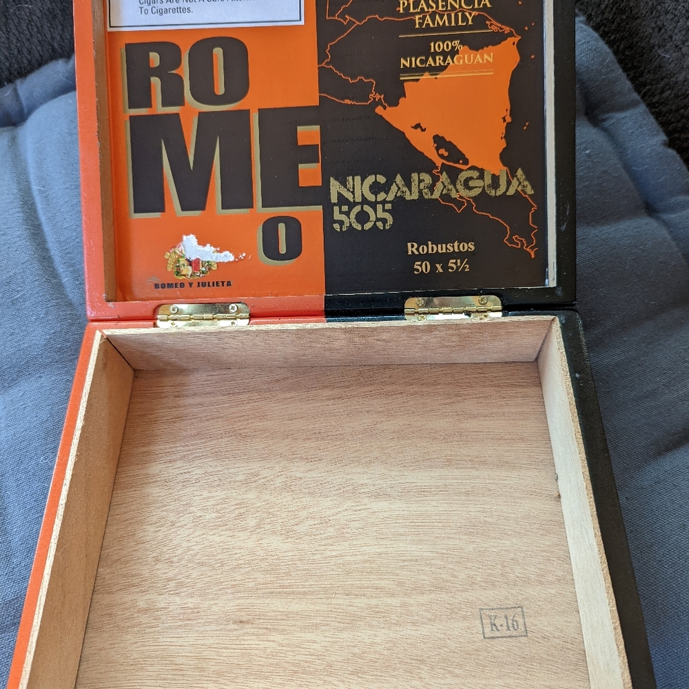 Empty- Vintage Cigar Box Nicaragua Romeo y Juliet